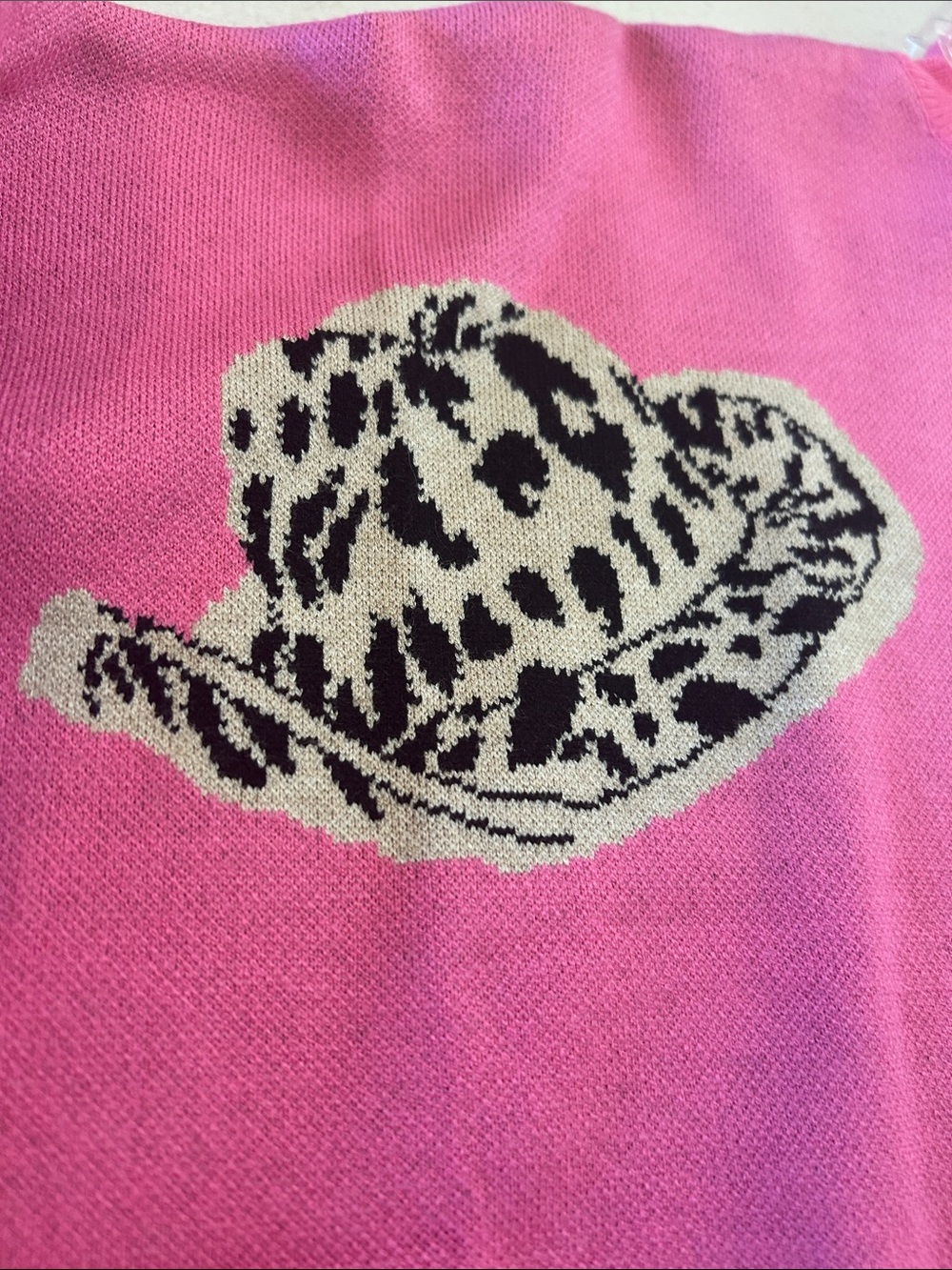 entro Women’s Large Sweater Bright Pink Mock Neck Animal Print Cowboy Hats NWT - Picture 13 of 16
